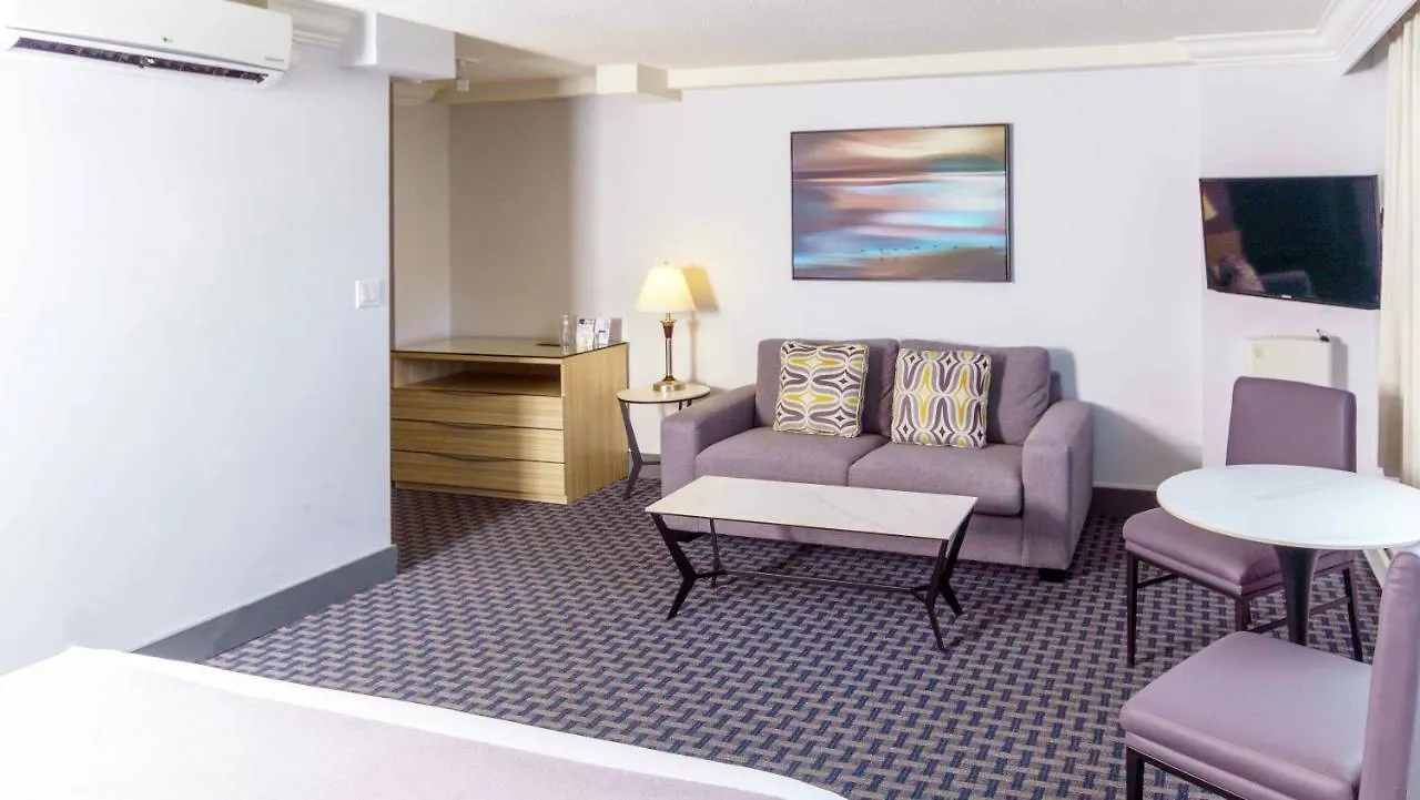 Century Plaza Hotel Ванкувер