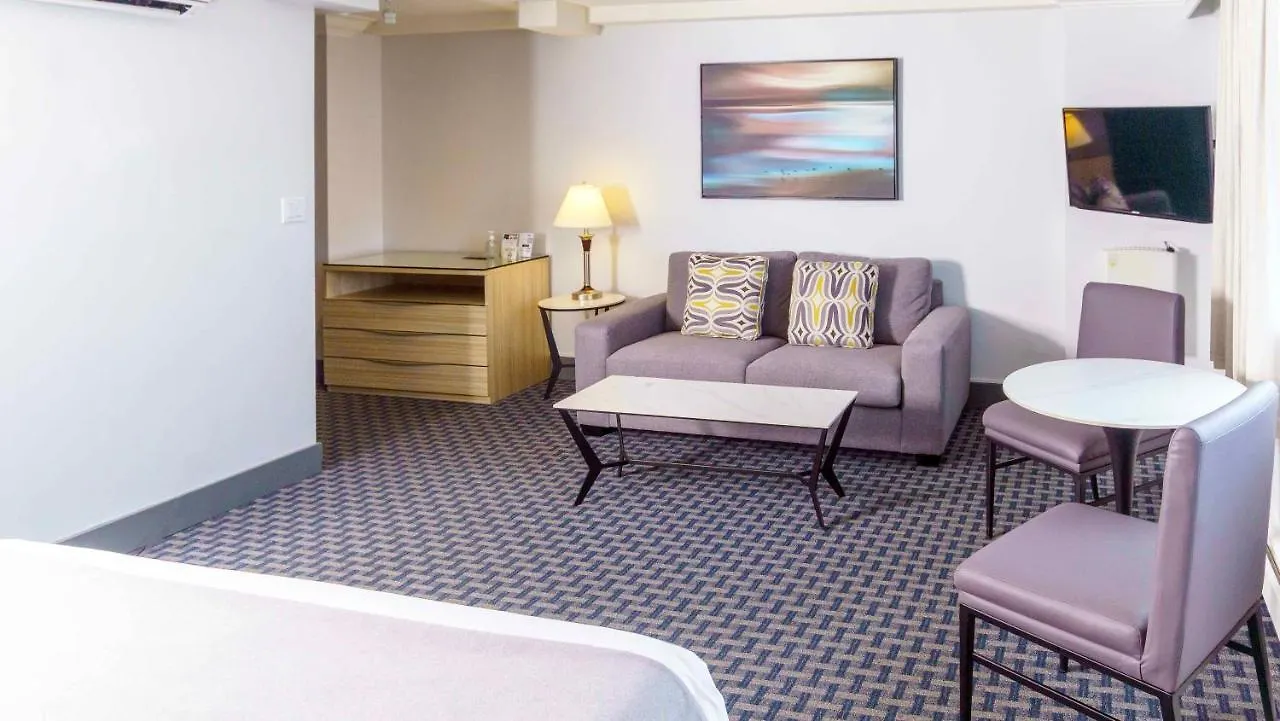 Century Plaza Hotel Ванкувер