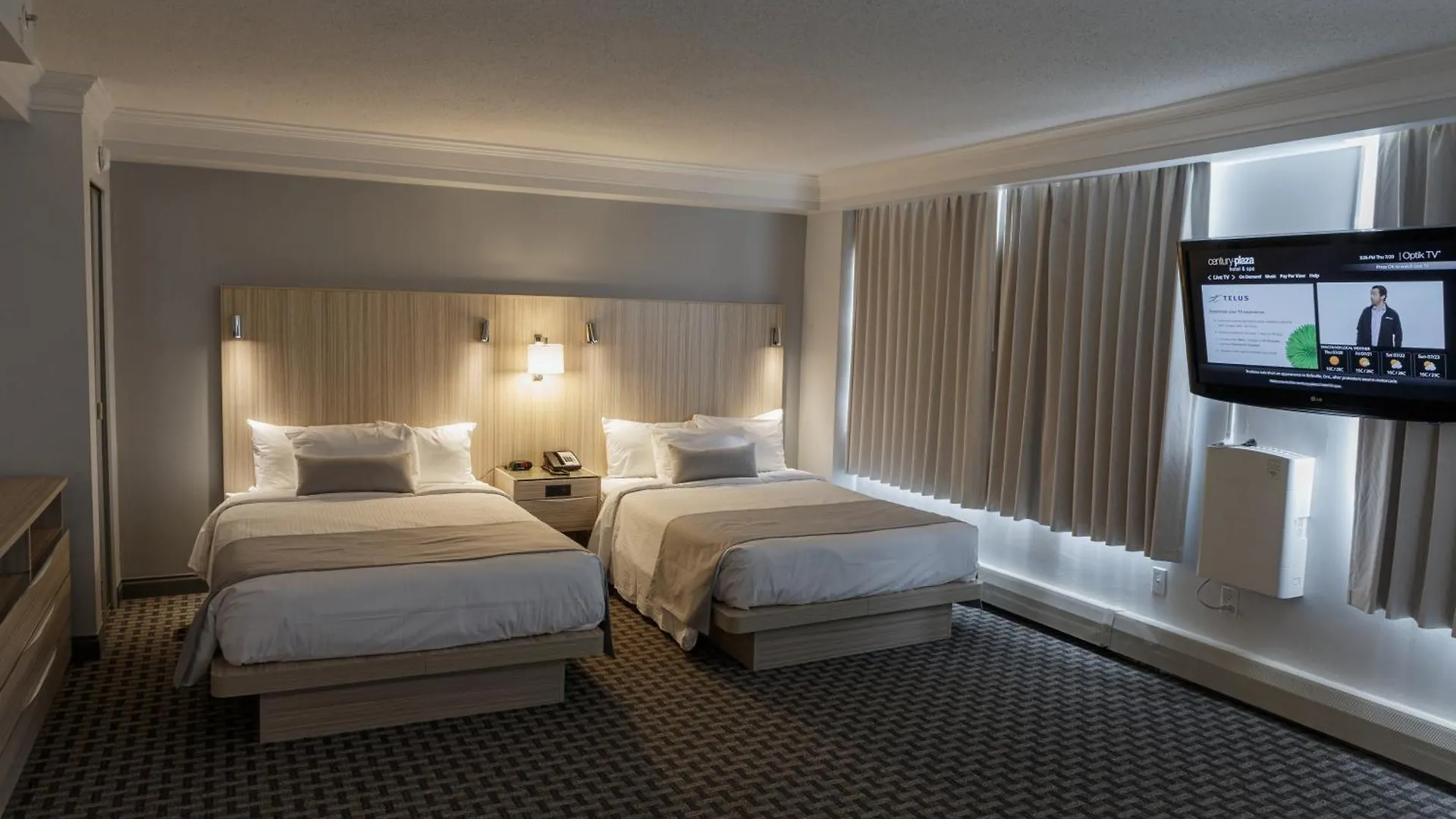 Century Plaza Hotel Ванкувер 3*,