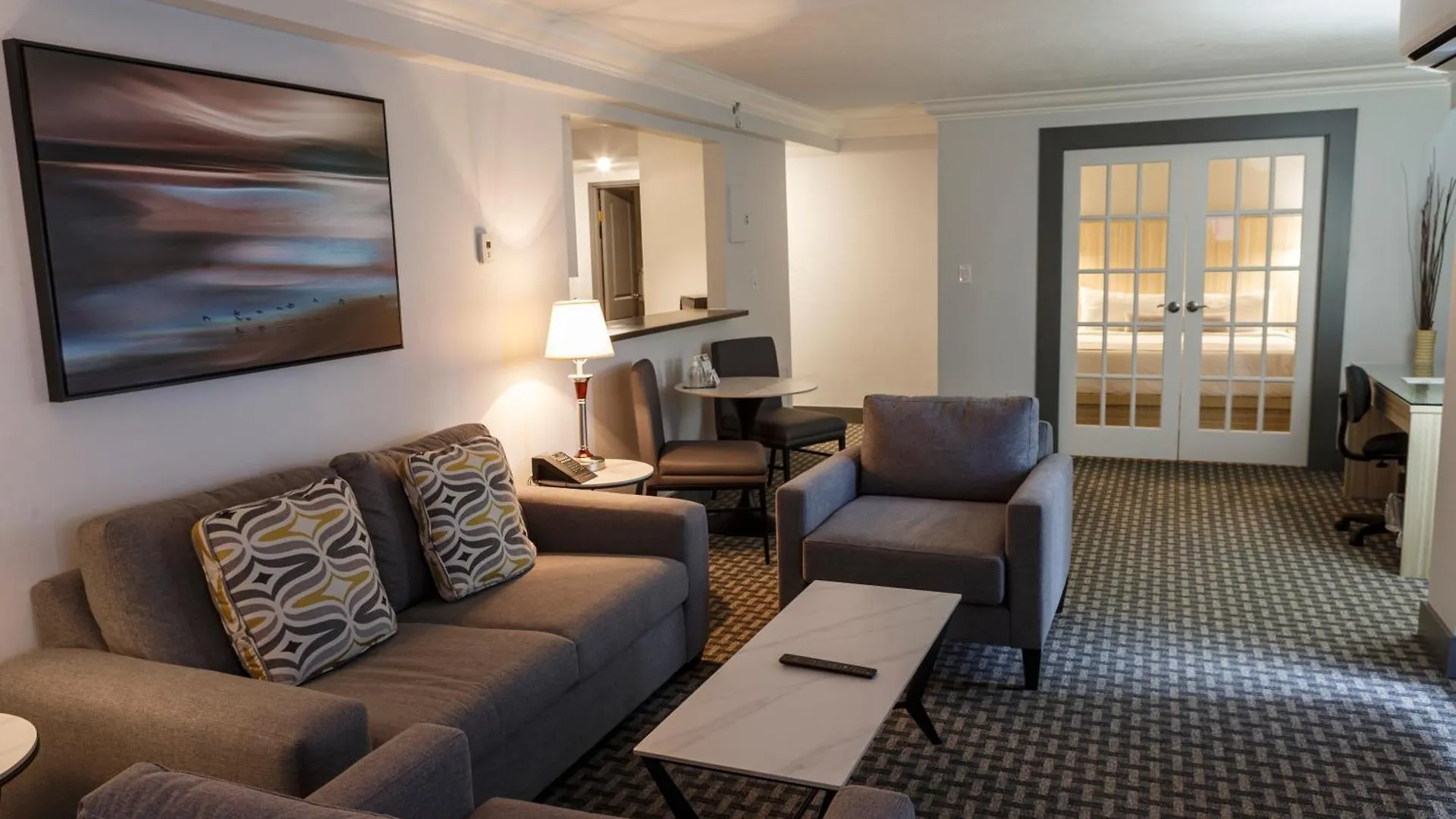 Century Plaza Hotel Ванкувер