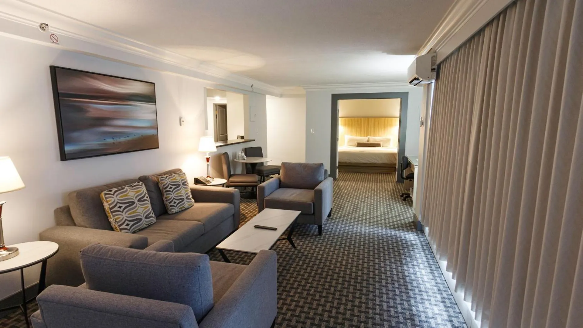 ***  Century Plaza Hotel Ванкувер Канада