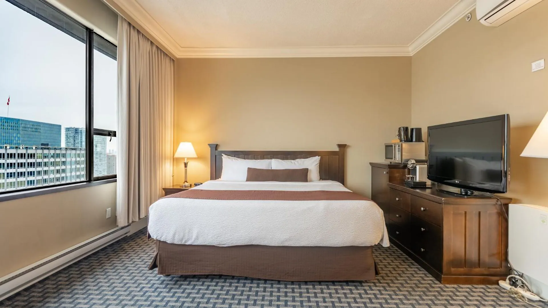 Century Plaza Hotel Ванкувер 3*,  Канада