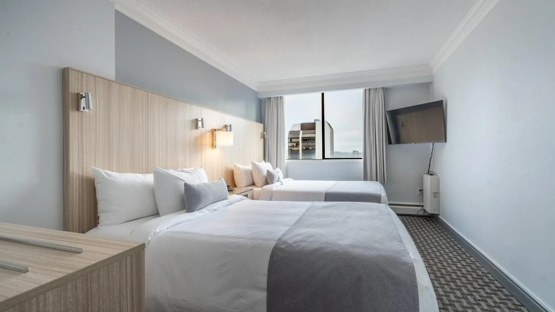 Century Plaza Hotel Ванкувер 3*,