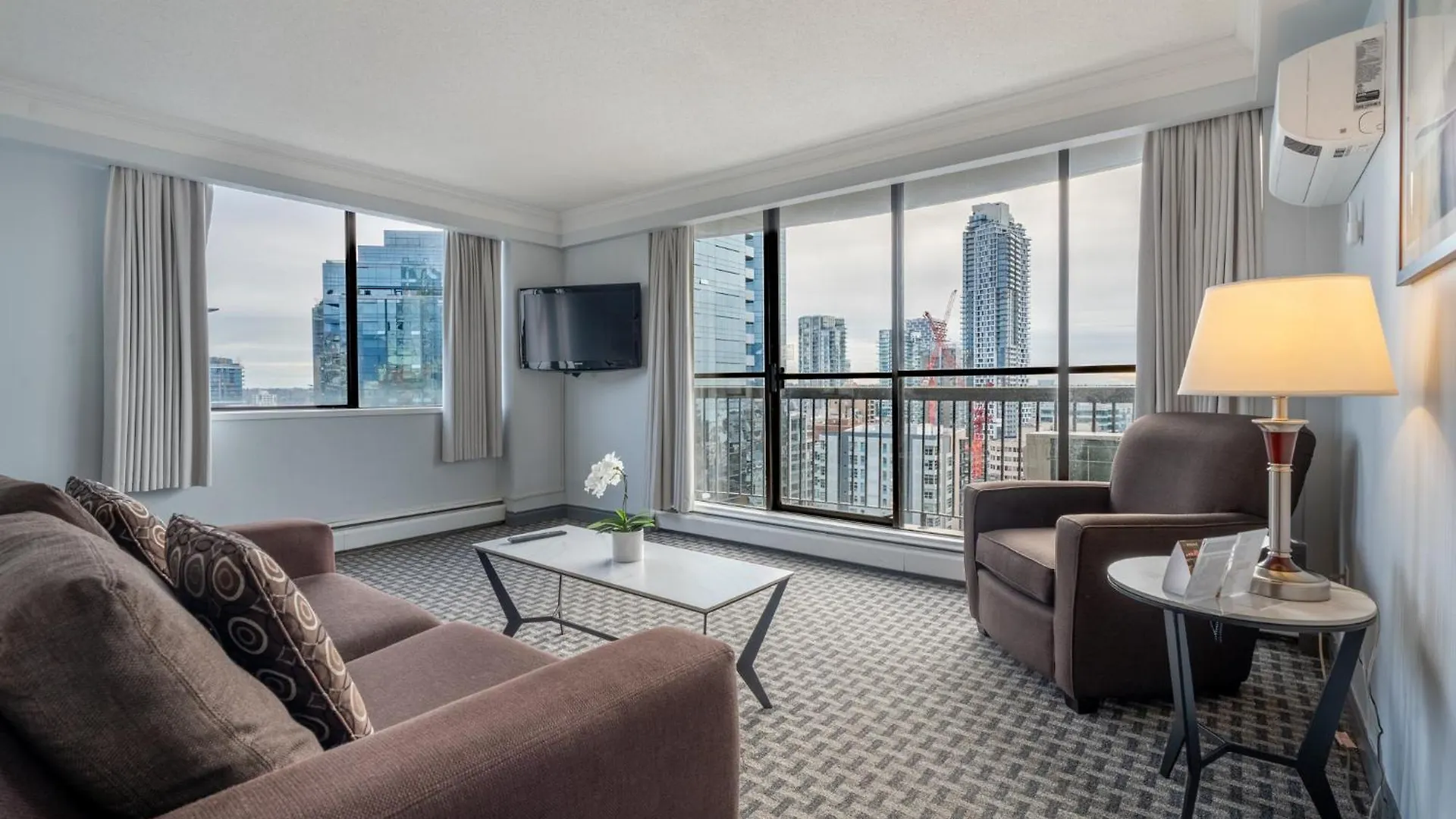 Century Plaza Hotel Vancouver